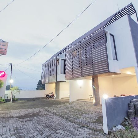 למבאנג Oyo 396 Tibrae Residence Syariah מראה חיצוני תמונה