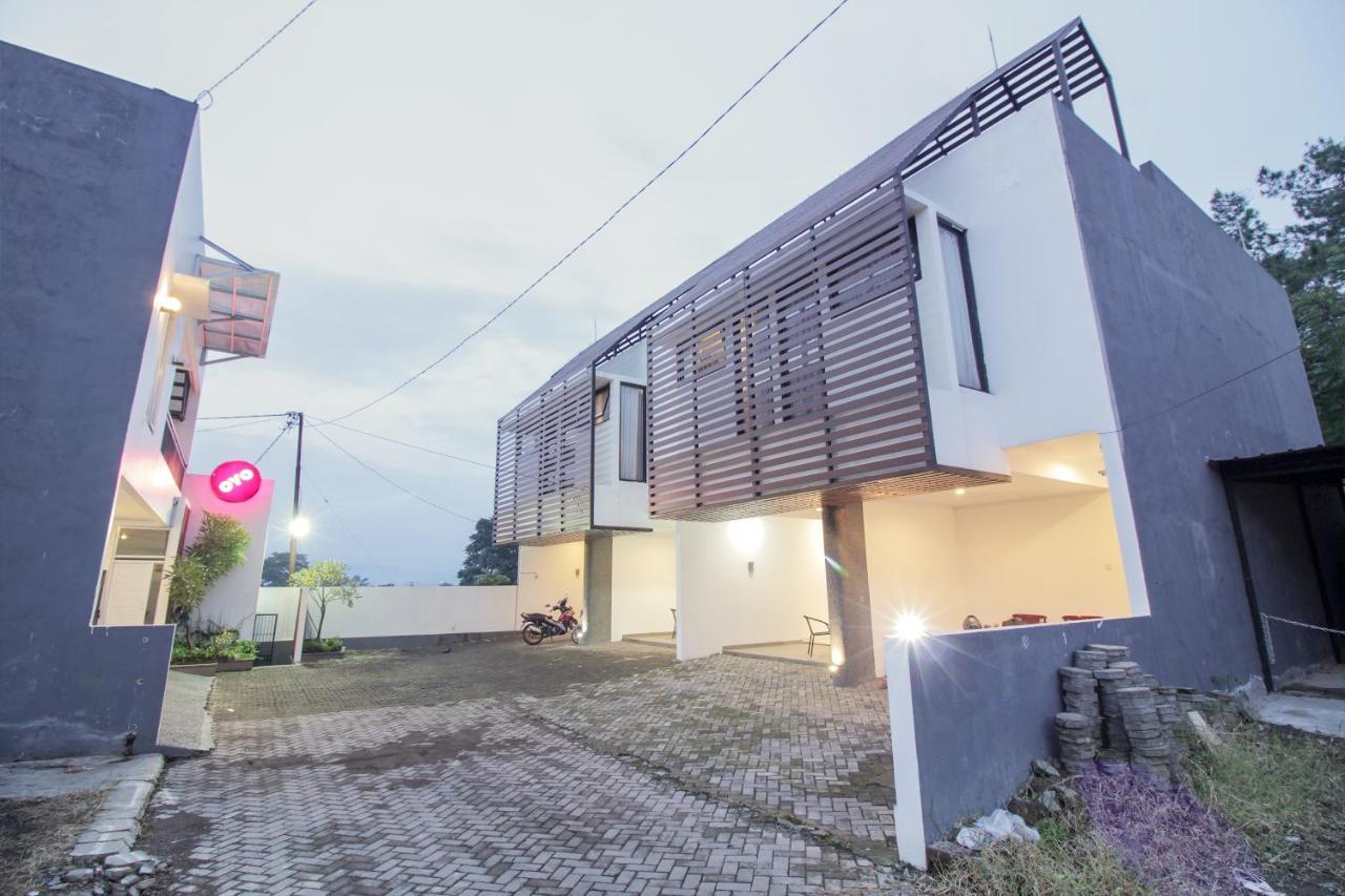 למבאנג Oyo 396 Tibrae Residence Syariah מראה חיצוני תמונה